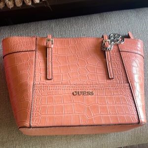 Guess tote